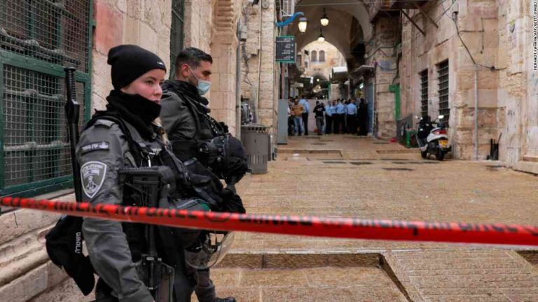 Israeli police fatally shoot one Palestinian gunman, wound 4 in Jerusalem attack