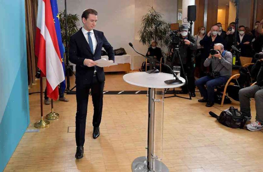 Vienna anti-immigration leader quits politics