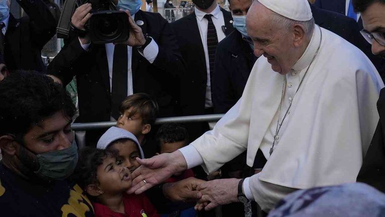Pope urges end to 'evil' immigration policies