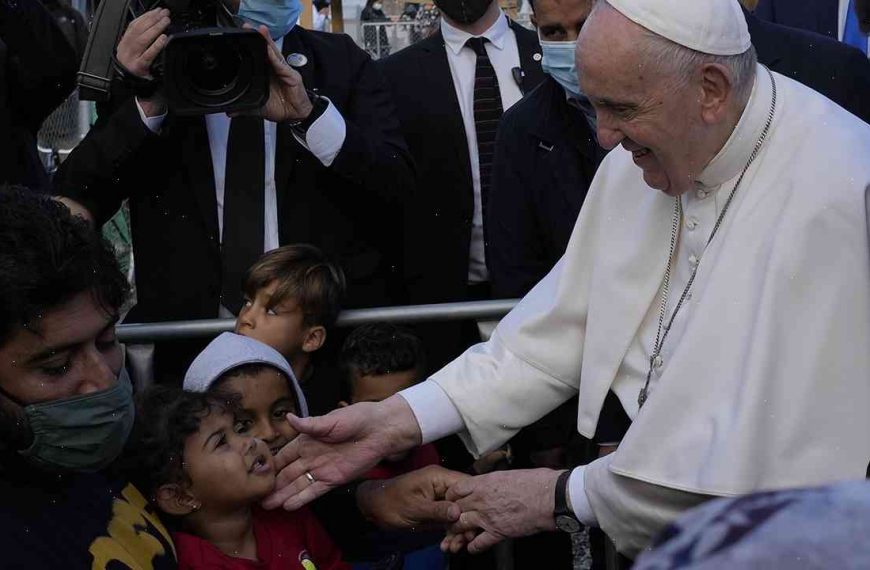 Pope urges end to ‘evil’ immigration policies